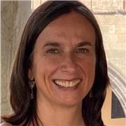 Offro lezioni inidividuali e su misura di inglese e francese ad adulti e a ragazzi delle medie e del liceo e adulti. Sono traduttrice e ho una lunga esperienza di insegnamento in traduzione